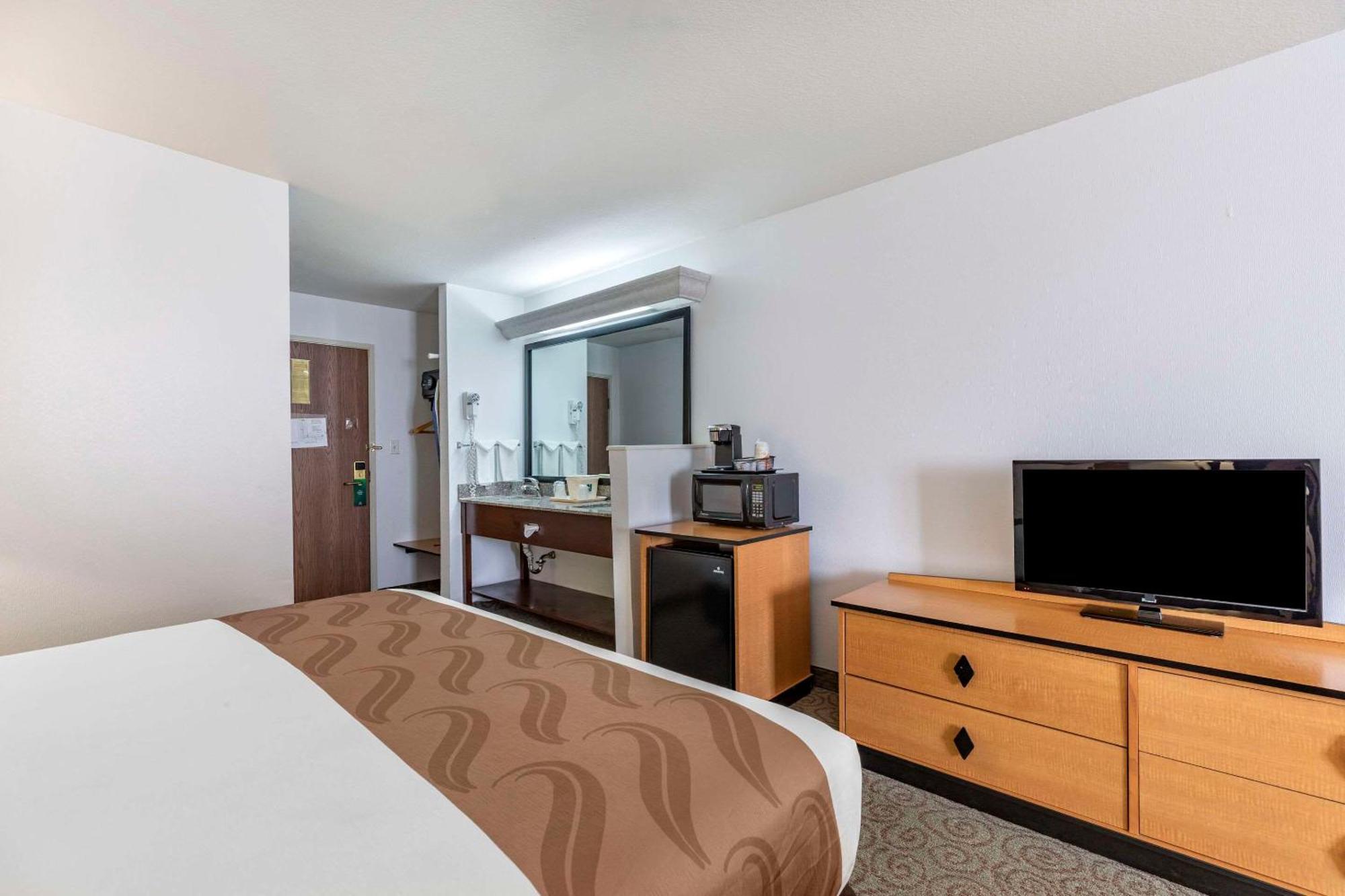 Quality Inn & Suites Denver Airport - Gateway Park Aurora Dış mekan fotoğraf