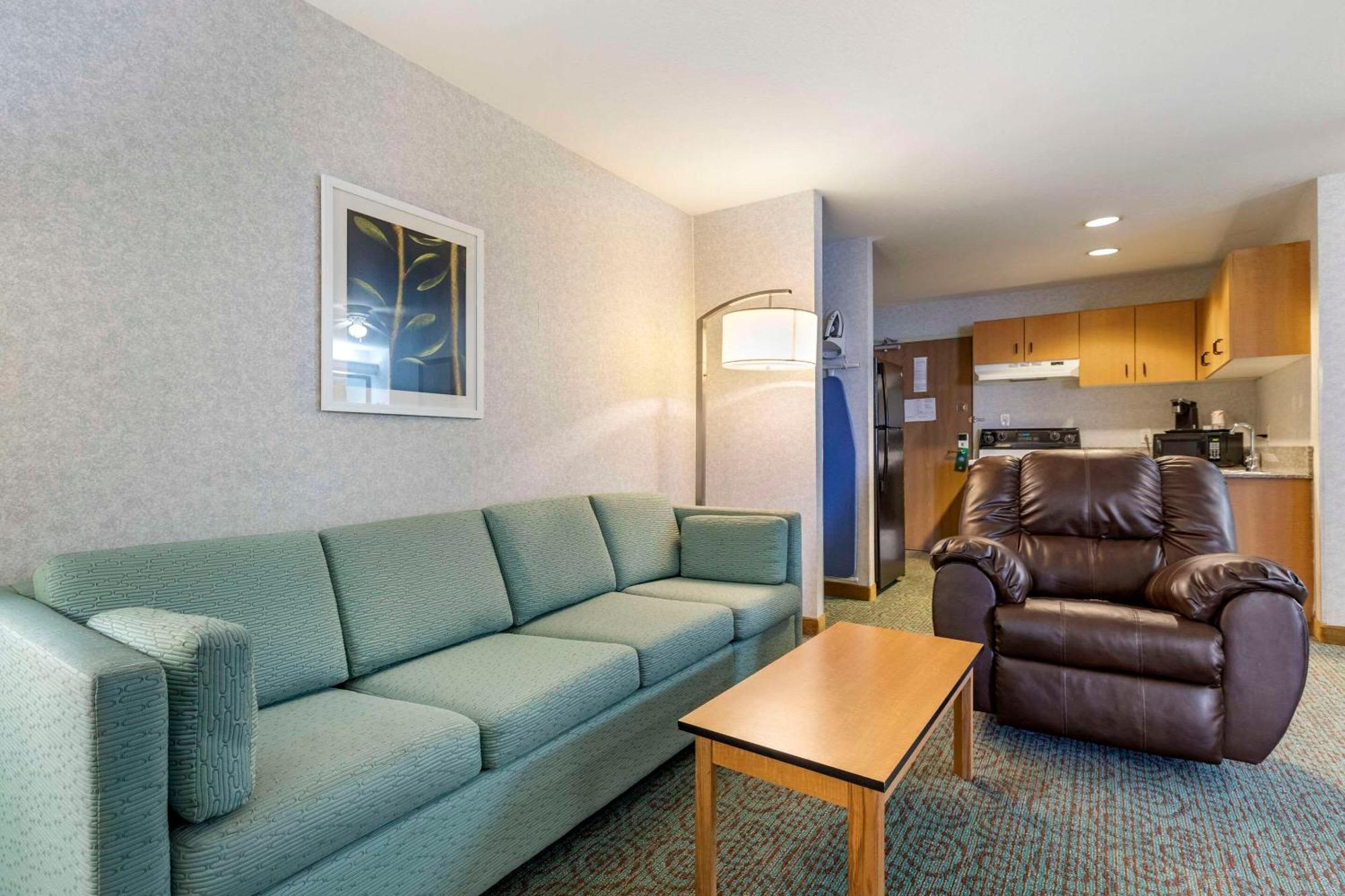 Quality Inn & Suites Denver Airport - Gateway Park Aurora Dış mekan fotoğraf