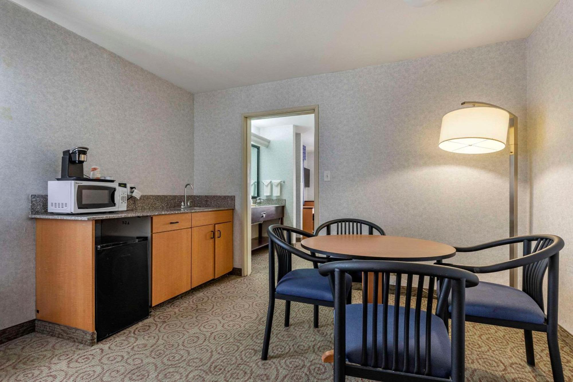 Quality Inn & Suites Denver Airport - Gateway Park Aurora Dış mekan fotoğraf