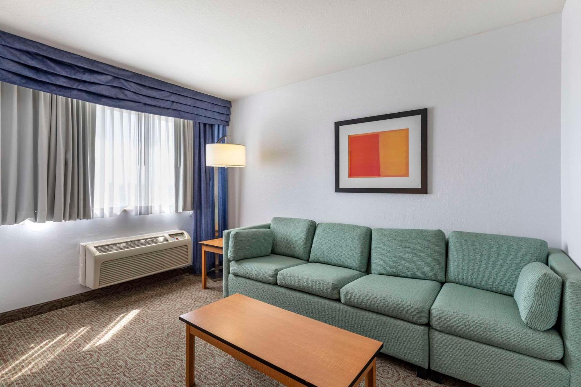 Quality Inn & Suites Denver Airport - Gateway Park Aurora Dış mekan fotoğraf
